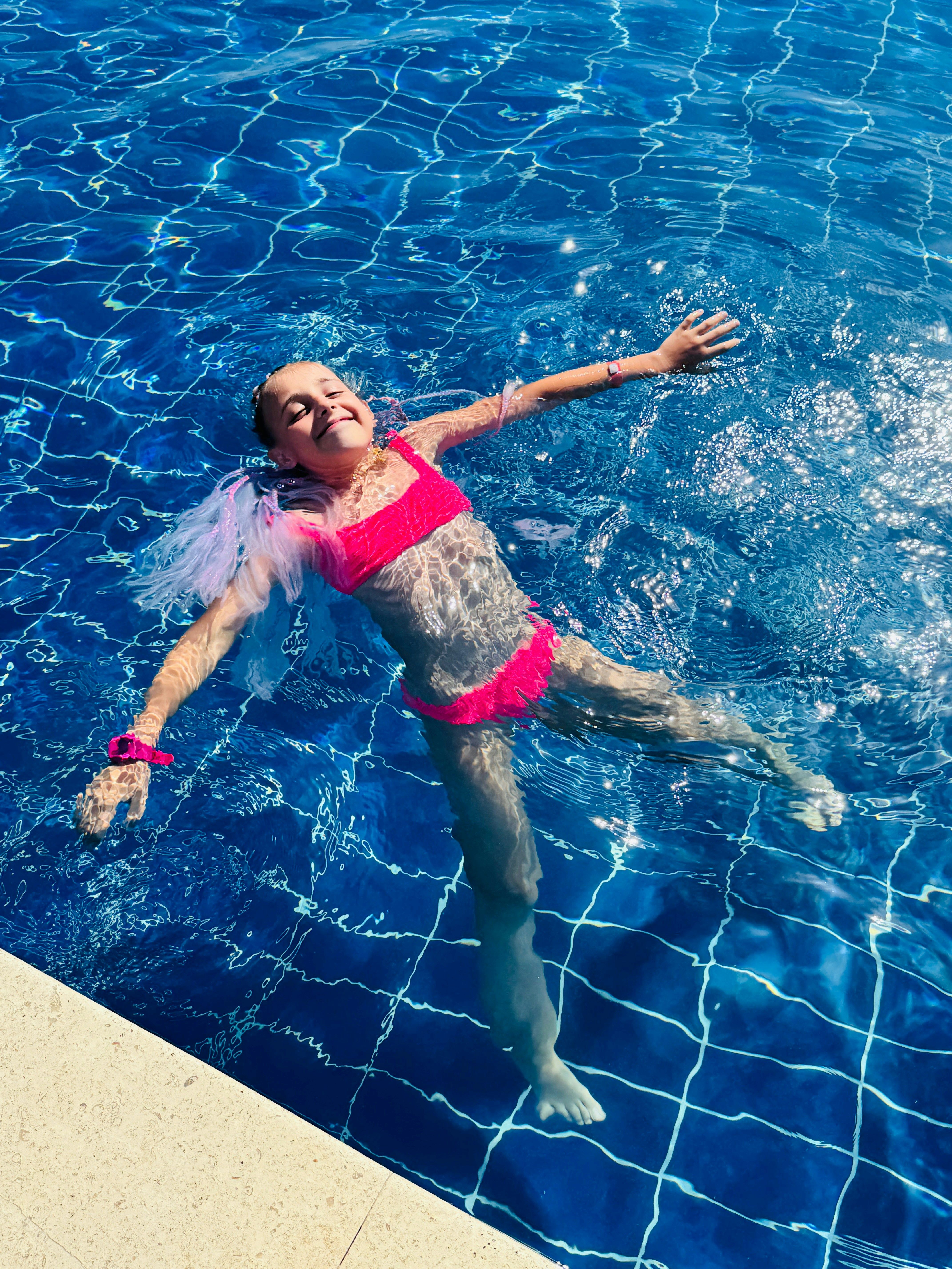 Бассейн в отеле для детей — находка для родителей. Источник: unsplash.com