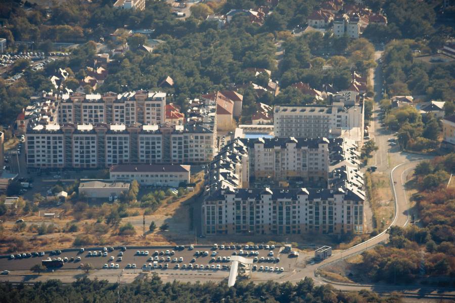 Бесплатные парковки вы найдете около ЖК. Источник:&nbsp;Источник: unsplash.com