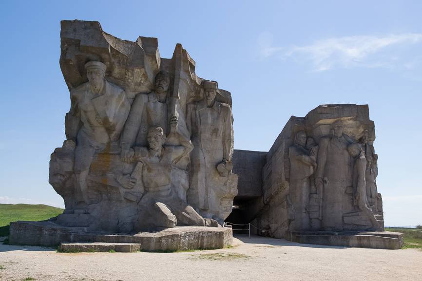 Вход в Аджимушкайские каменоломни. Источник: фотобанк Лори