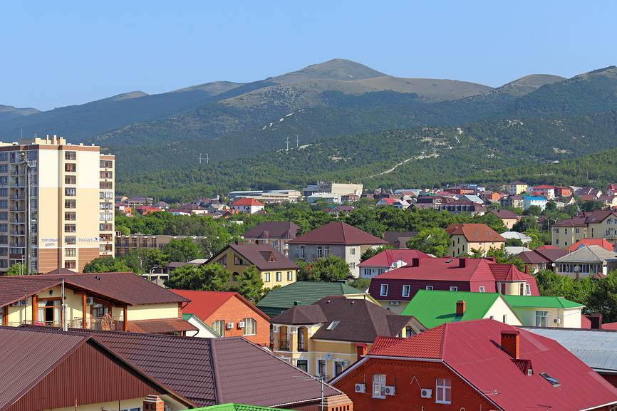 Панорама Кабардинки и Маркхотского хребта. Источник: фотобанк Лори