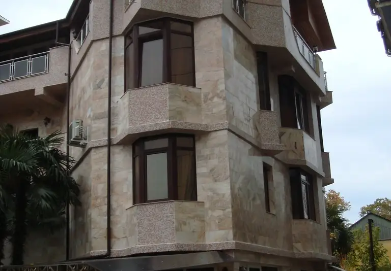 gallery_photo
