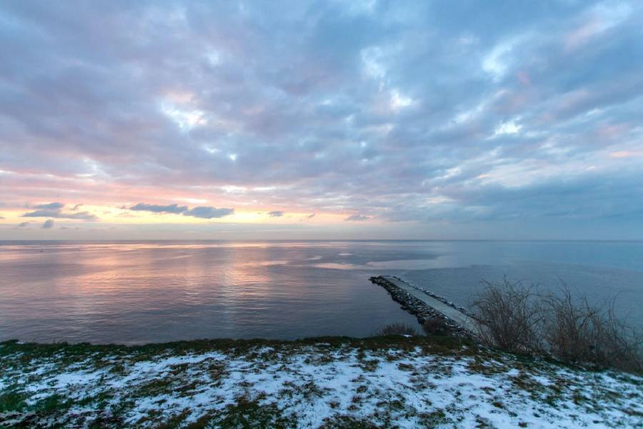 Зимнее море у побережья Анапы. Фото: guruturizma.ru