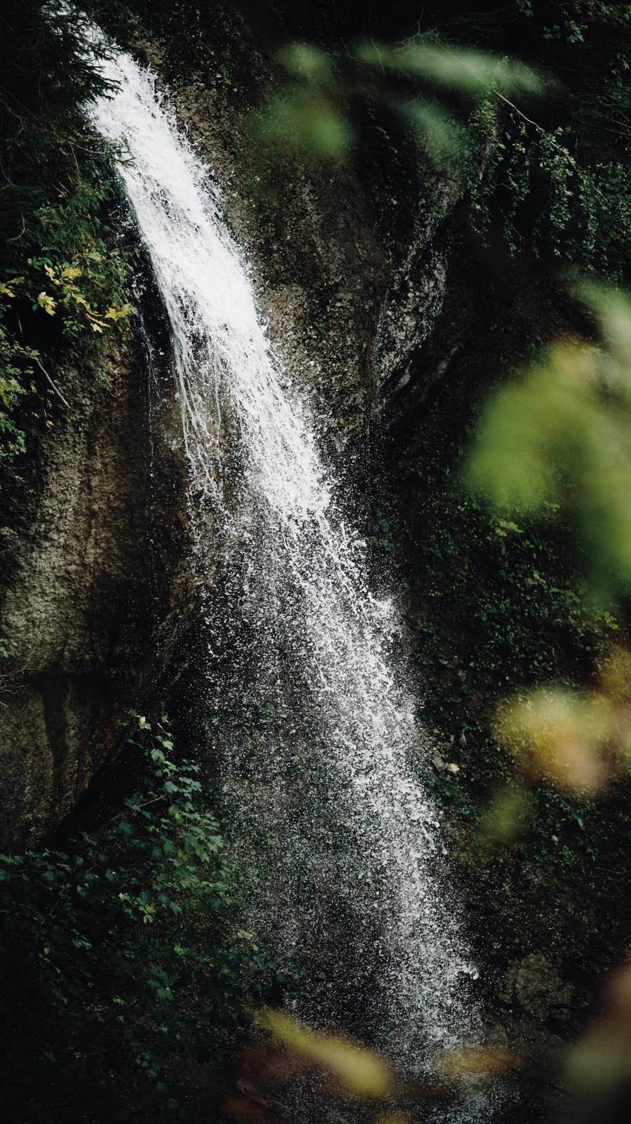 Летом водопады дарят туристам живительную прохладу. Источник:&nbsp;unsplash.com