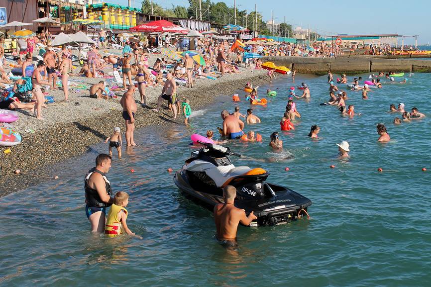 Гидроцикл на пляже Адлера. Источник: Фотобанк Лори