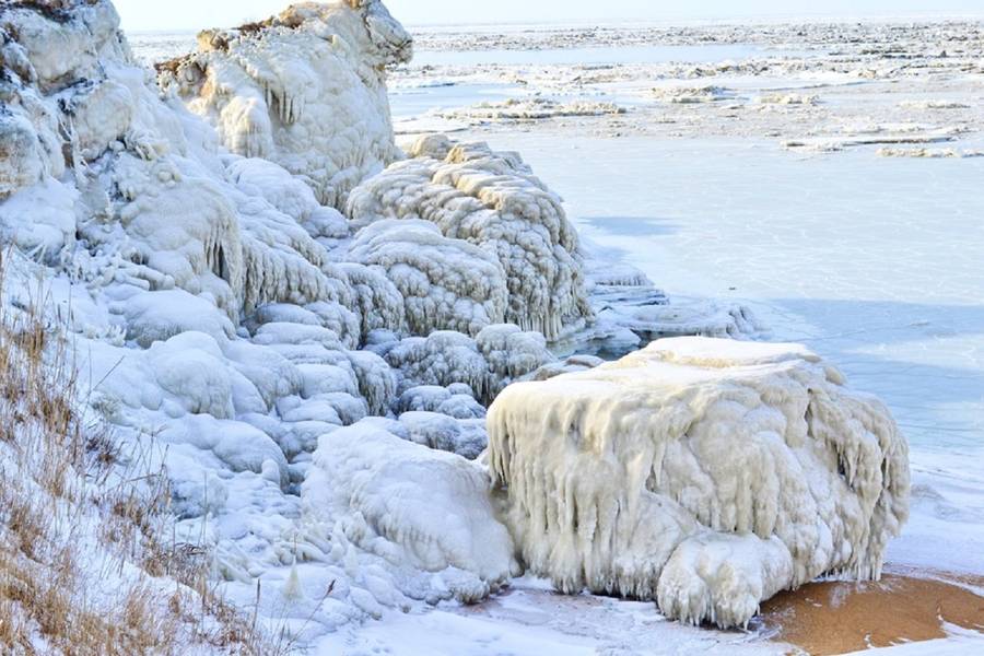 Замерзшее Азовское море. Фото: drive2.ru