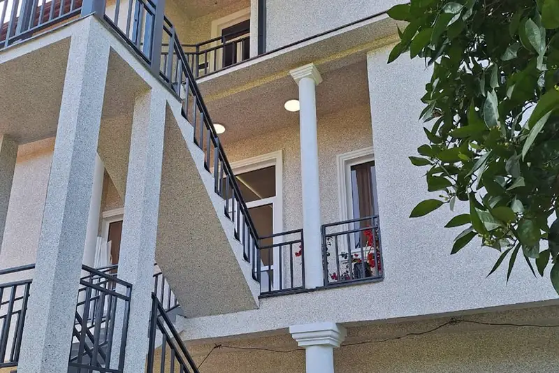 gallery_photo