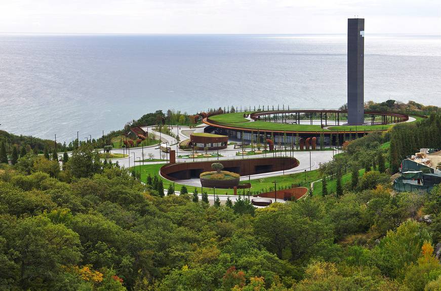 Парково-архитектурный комплекс «Winepark» с дегустационными залами. Источник: lori.ru