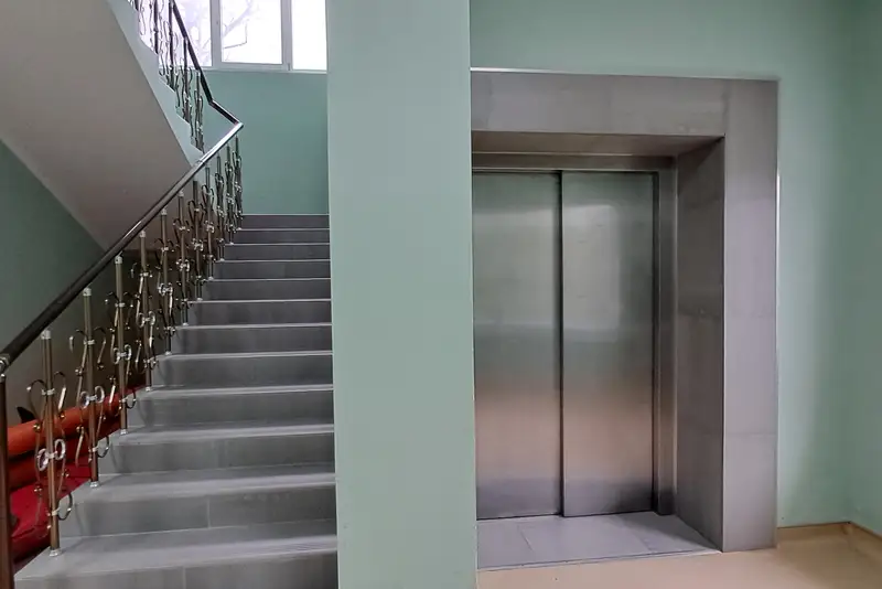лифт и лестница
