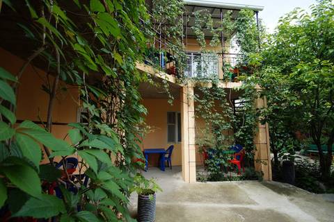 Гостевой дом «Зеленый дворик» ул. Розы Люксембург, д. 10