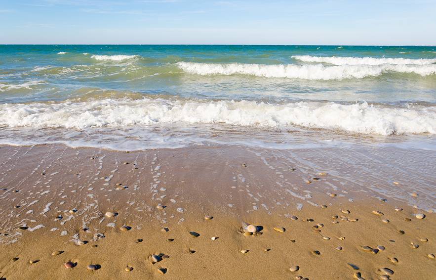 Сокол — песчано-галечный пляж с пологим входом в море. Источник: фотобанк Лори