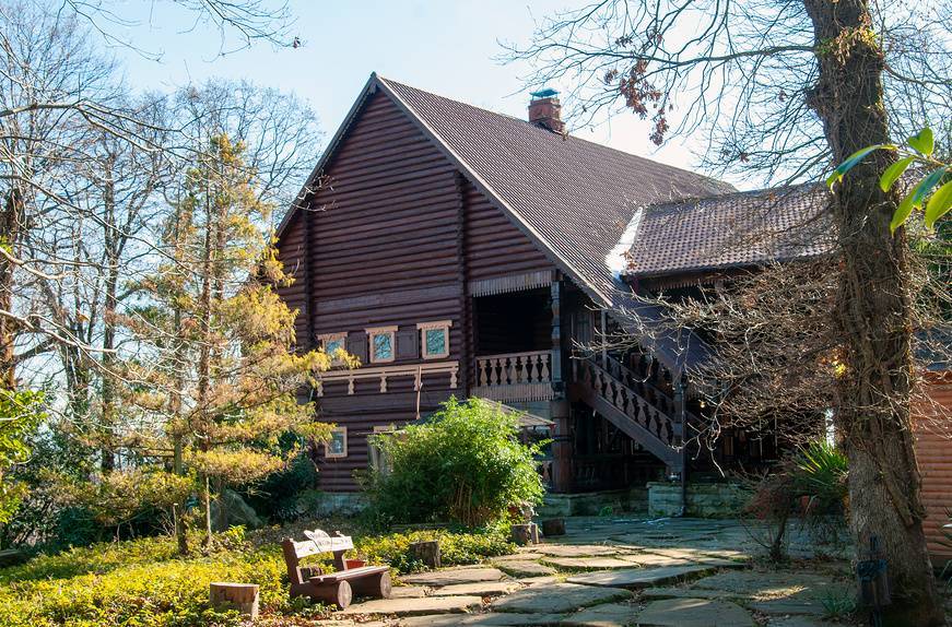 Чайные домики в Уч-Дере. Источник: фотобанк Лори