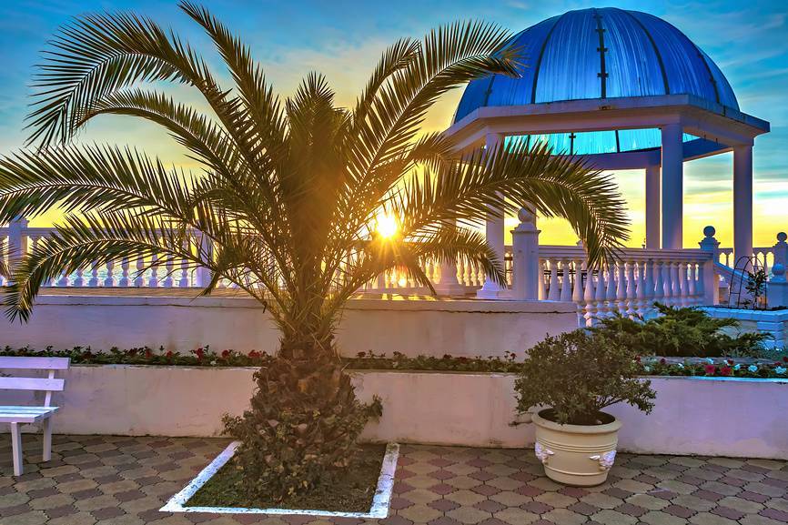 Перед входом на пляж Горный воздух. Источник: фотобанк Лори