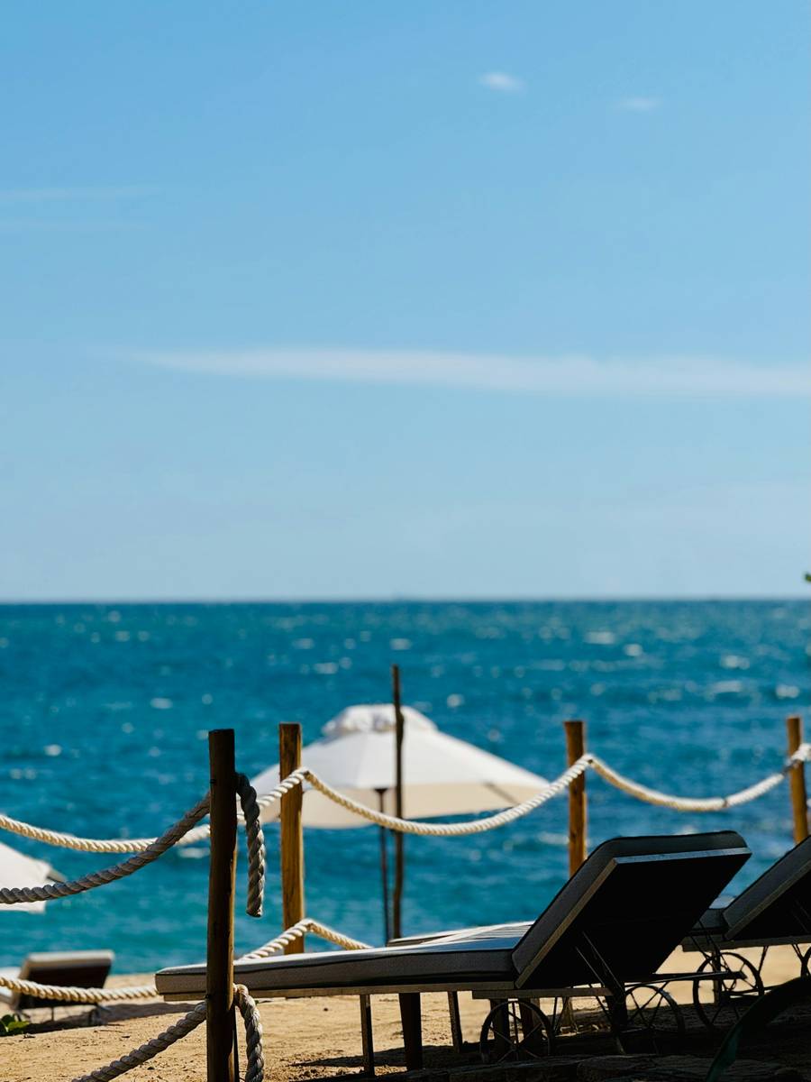 Побережье Волейграда живописное и благоустроенное. Источник: unsplash.com