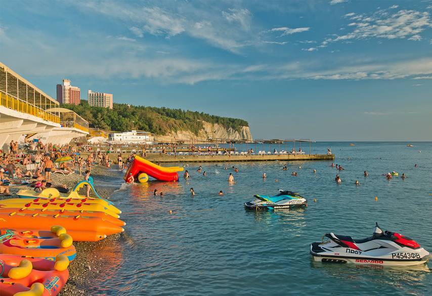 Пляж в Дивноморском. Источник: фотобанк Лори