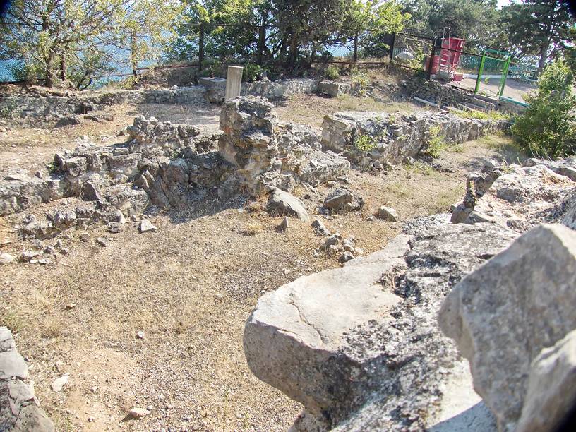 Древние руины на мысе Ай-Тодор. Источник: фотобанк Лори