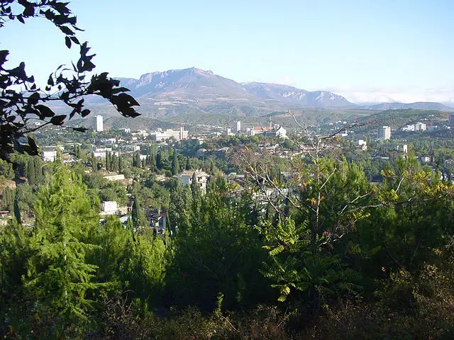 Вид на город Алушту
