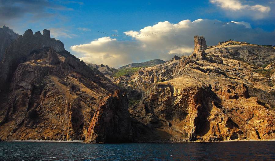 Древний вулкан Кара-Даг. Фото: worldshaman.ru