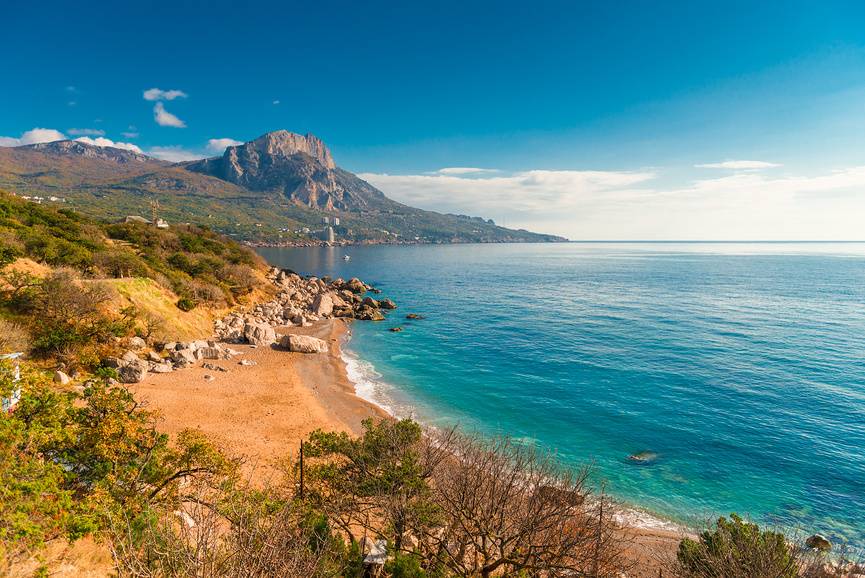 Бухта Ласпи — одно из любимых мест «палаточников» в Крыму.