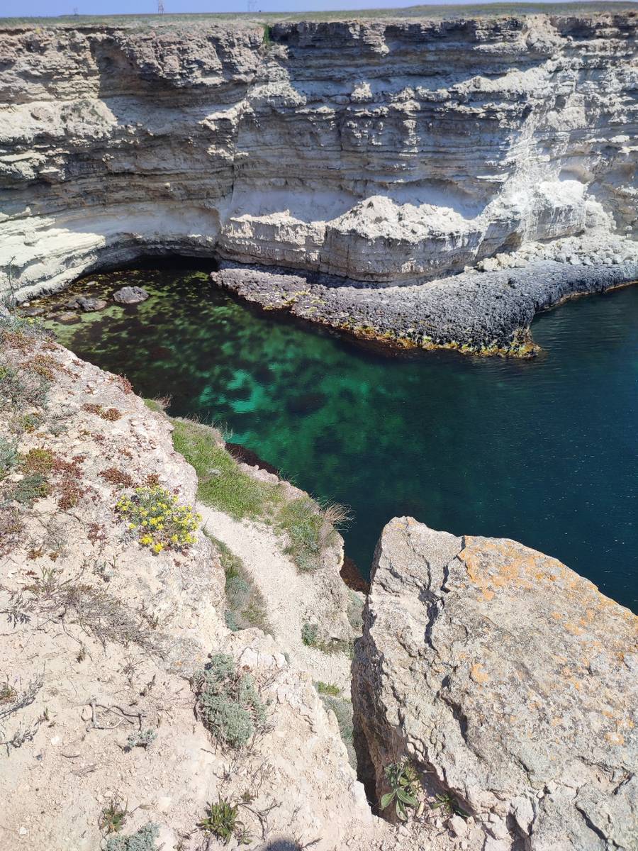Причудливые скалы мыса Тарханкут. Фото: Мария Заболотная