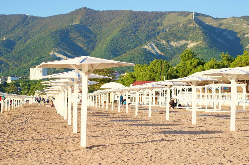 Пляж около набережной Геленджика. Источник: фотобанк Лори