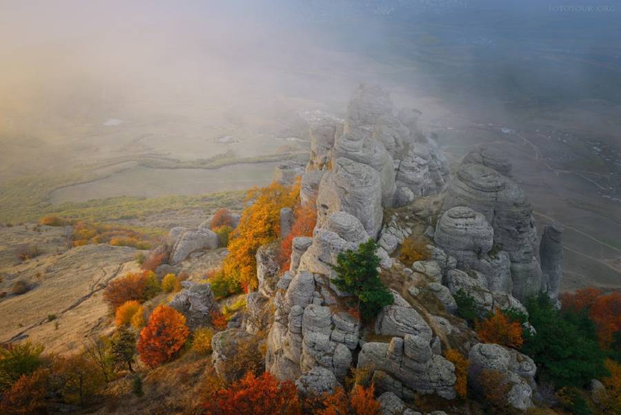 Долина привидений в начале осени. Фото: Анатолий Гордиенко, fotorelax.ru