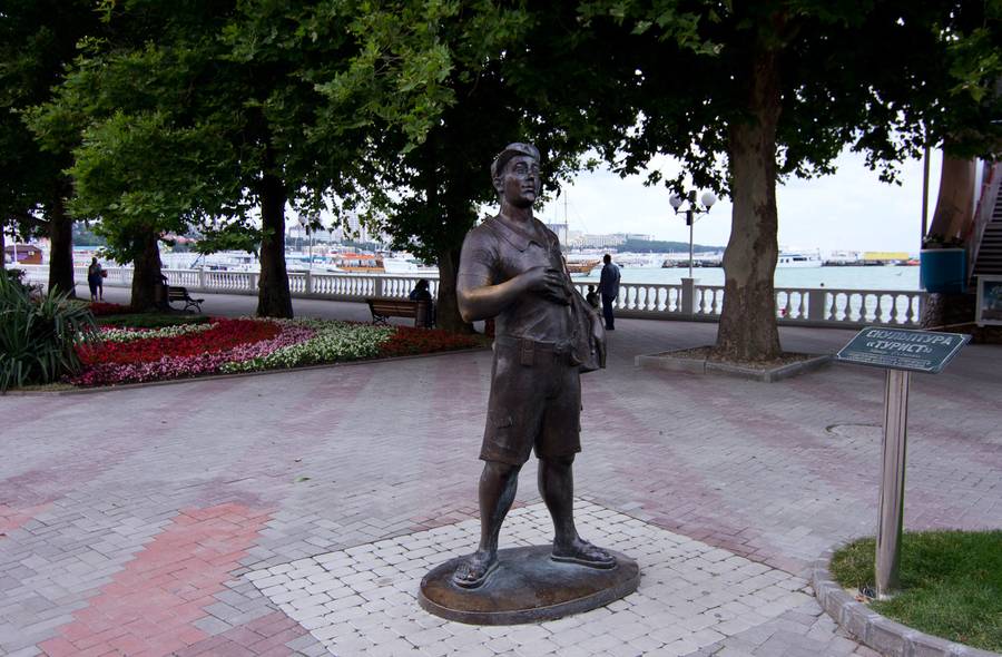 Памятник туристу в Геленджике. Фото: kukarta.ru
