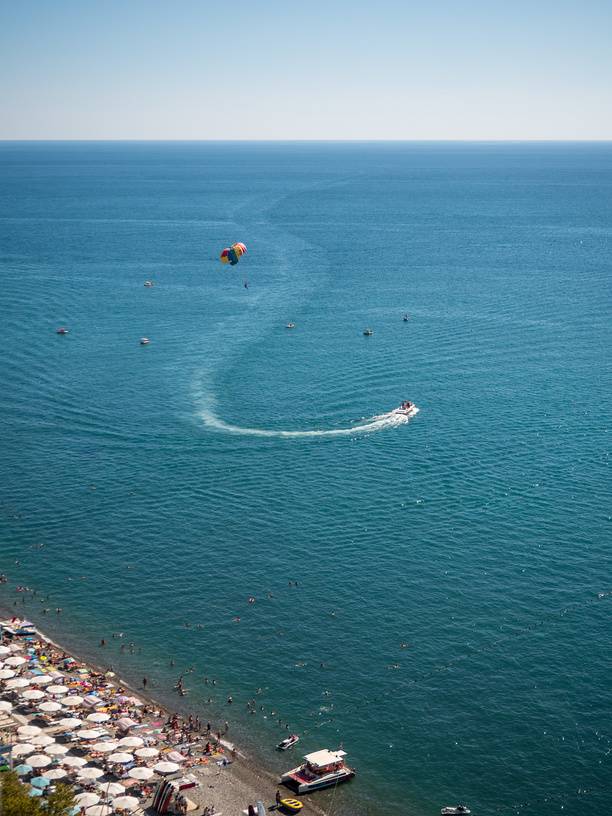 Море у берегов Лазаревского. Источник: фотобанк Лори