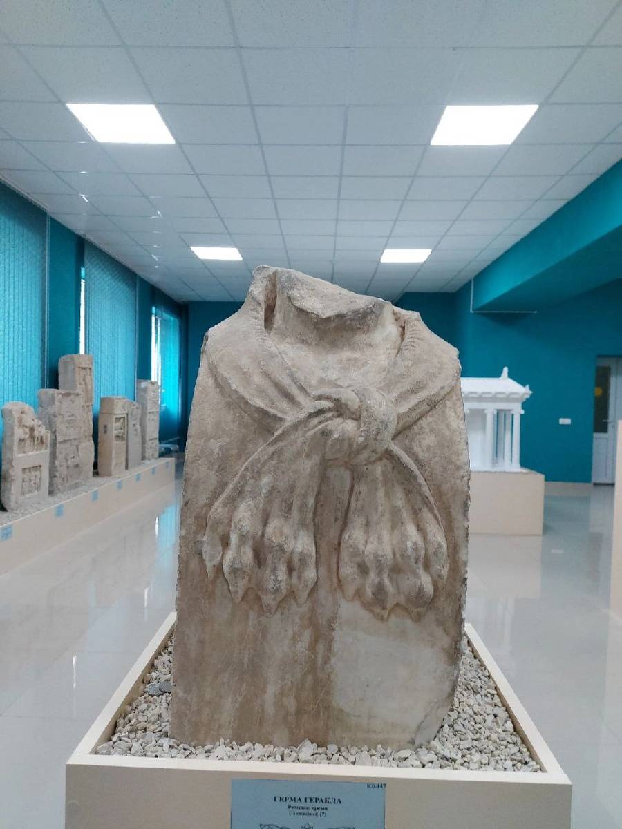 Герма Геракла. Источник: https://vk.com/omoot_tihiy