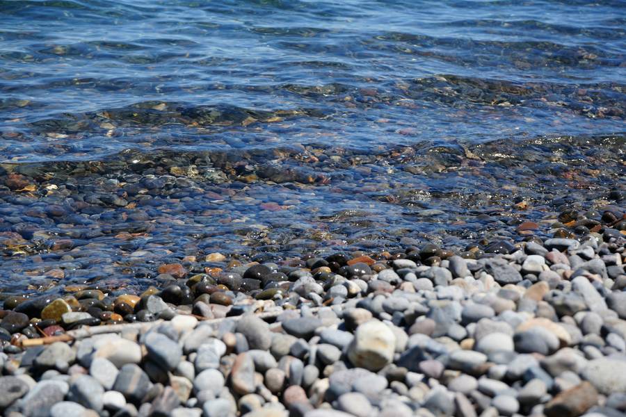 Галька на Центральном пляже Чемитоквадже. Источник:&nbsp;unsplash.com