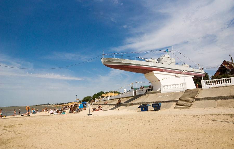 Центральный пляж — сердце любого курорта. Центральный пляж Приморско-Ахтарска, фото из открытых источников