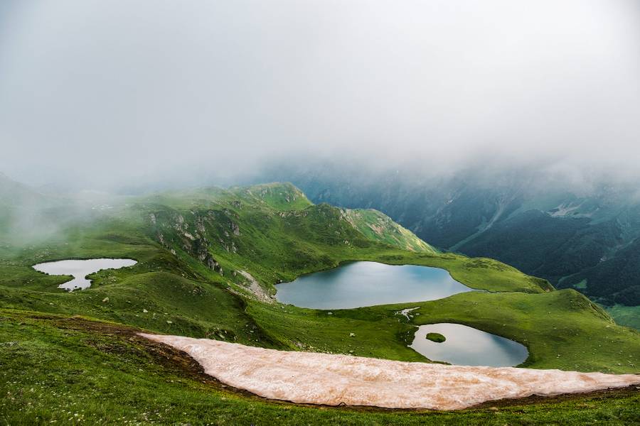 Озеро Султан Идзиа — крупнейшее в Долине. Фото: yarovikov.ru