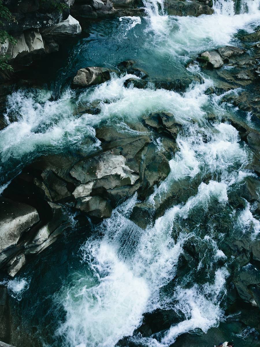 Бурные воды Мачары. Источник:&nbsp;unsplash.com