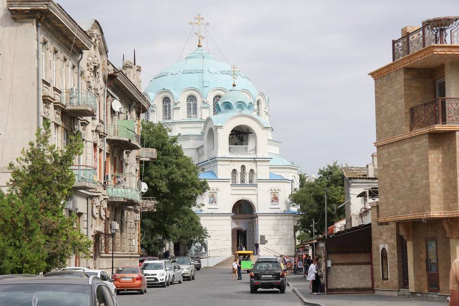 Улочки в центре Евпатории очень живописные. Фото: Павел Мартыненков