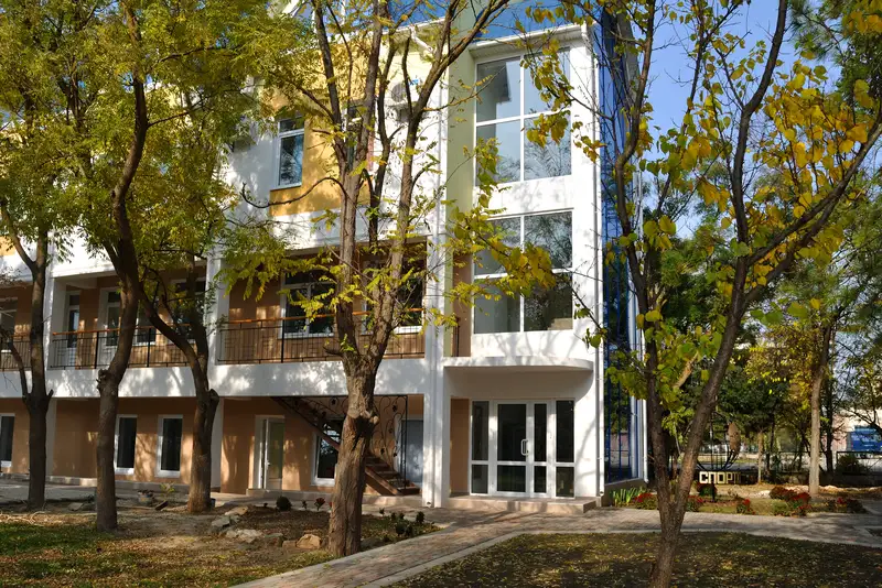 Отель «Эйс» ул. Полупанова, д. 25 «А»