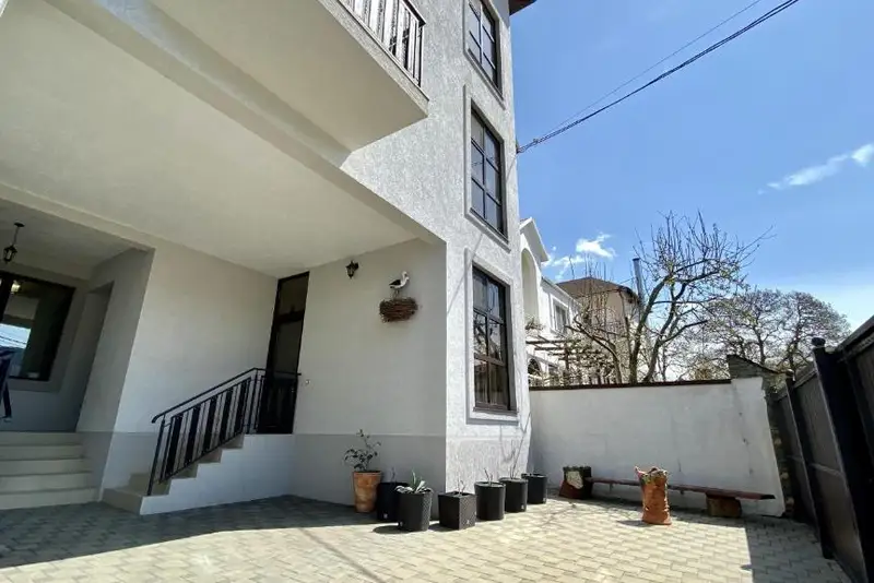 gallery_photo