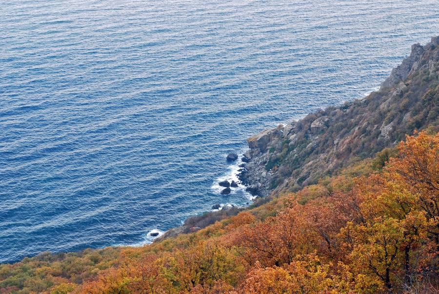 Черное море в конце осени. Фото: drive2.ru