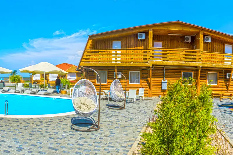 Family spa resort голубицкая. Гостиничный комплекс FAMILYSPARESORT Голубицкая. Spa Family Голубицкая домики. Гостиничный комплекс арна Голубицкая.