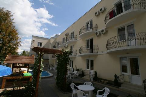 Гостевой Дом "Золотой Каштан" ул. Ореховая, д.43