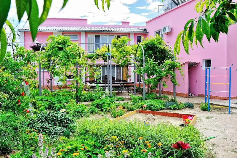 Гостевой дом «Розовый Фламинго», курорт Щелкино