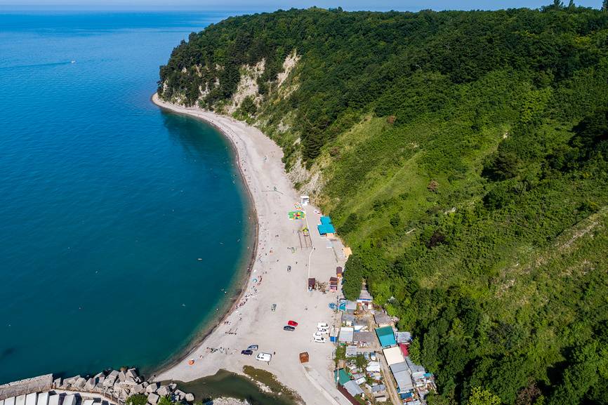 На Черноморском побережье немало уютных бухт для спокойствия и умиротворения. Источник: Lori.ru