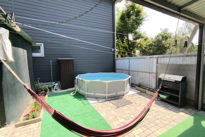 Дом без хозяев на набережной ул. Калинина, д. 39