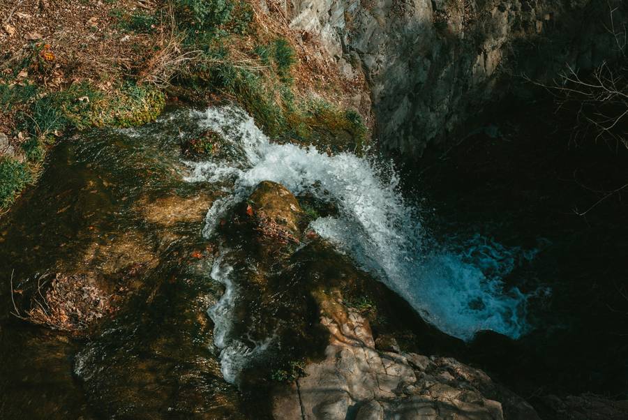 Увлекательным будет поход к водопадам. Источник:&nbsp;unsplash.com
