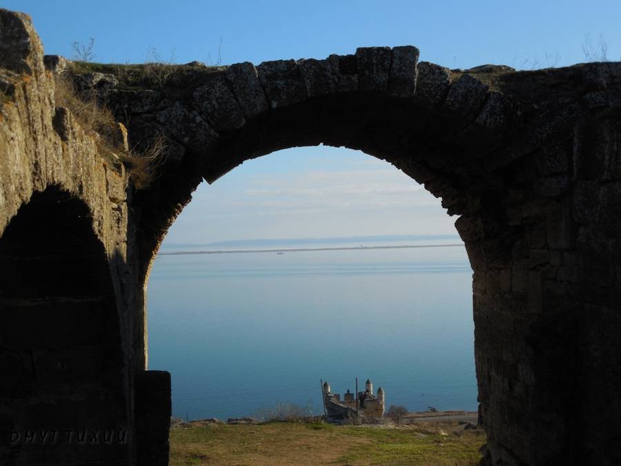 Открыточный вид на крепость Ени-Кале Взгляд сквозь века