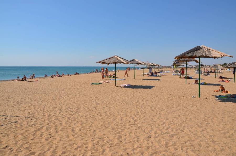 Этот пляж в окрестностях Сак соберет немало лайков в вашей инсте. Фото:&nbsp;krymturizm.ru