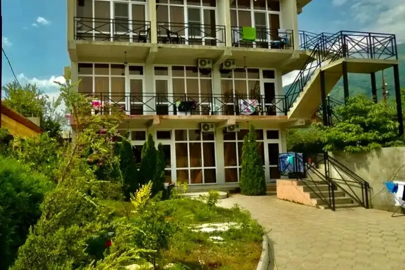 Гостевой дом «Arins Park» ул. Лакоба, д. 48