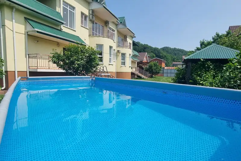 Гостевой дом «Малахит» ул. Роз, д. 19