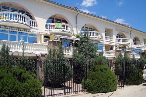 Гостевой дом «Лазурный Берег» Восточная набережная, кооператив «Лазурный»