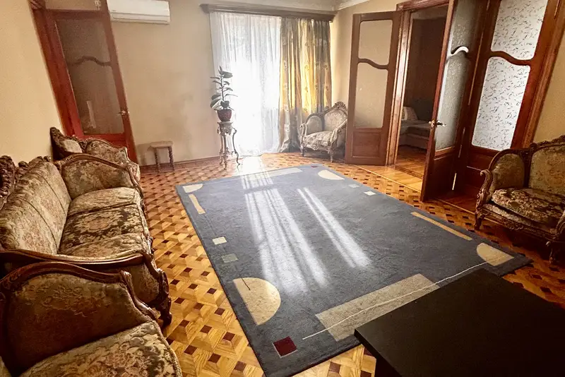 Четырехкомнатная квартира на турбазе, курорт Сухум