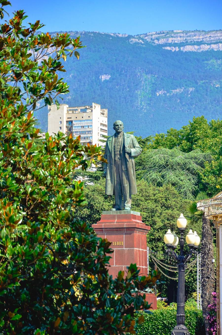 Памятник Ленину на набережной Ялты. Источник:&nbsp;pexels.com