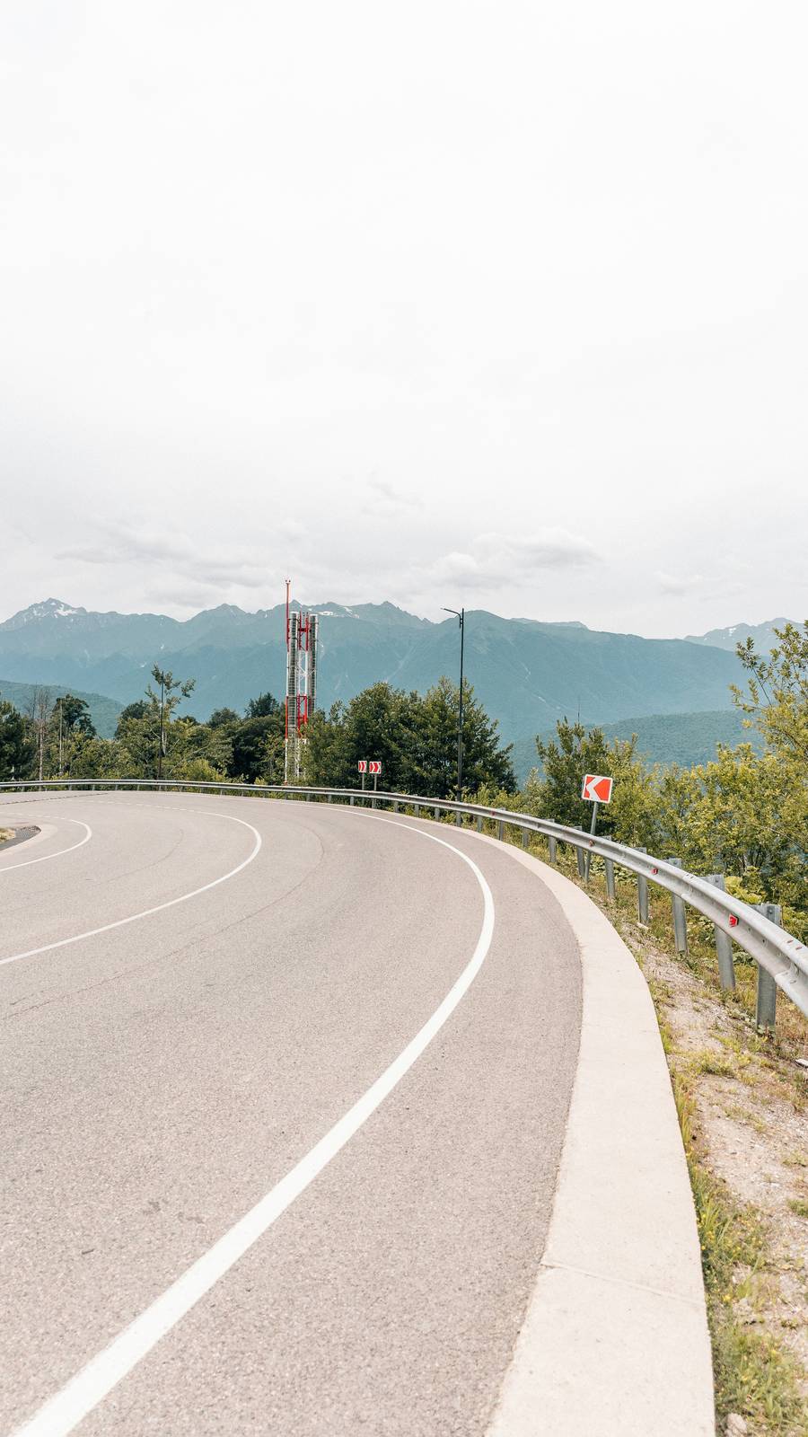 Дорога в Сочинском направлении.&nbsp;Источник: unsplash.com